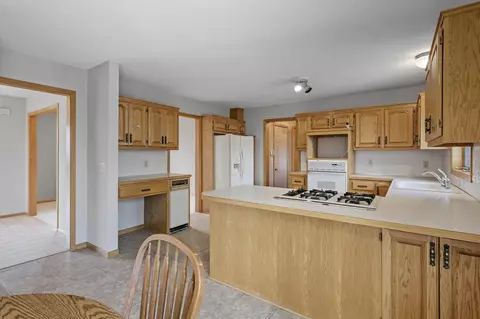 Kitchen - 27975 Thomas Ave, Webster, MN 55088 photo 2 of 8