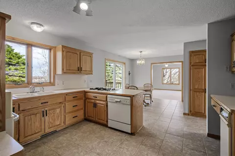 Kitchen - 27975 Thomas Ave, Webster, MN 55088 photo 6 of 8