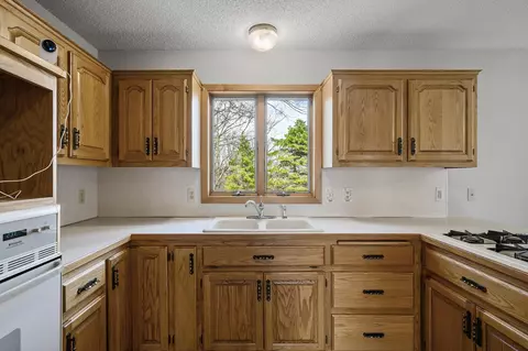 Kitchen - 27975 Thomas Ave, Webster, MN 55088 photo 7 of 8