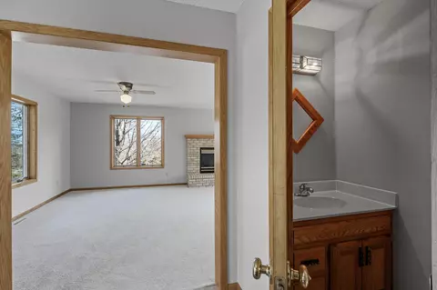 Bath - 27975 Thomas Ave, Webster, MN 55088 photo 2 of 6