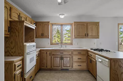 Kitchen - 27975 Thomas Ave, Webster, MN 55088 photo 5 of 8