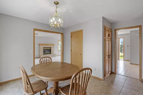 Dining - 27975 Thomas Ave, Webster, MN 55088 photo 4 of 5