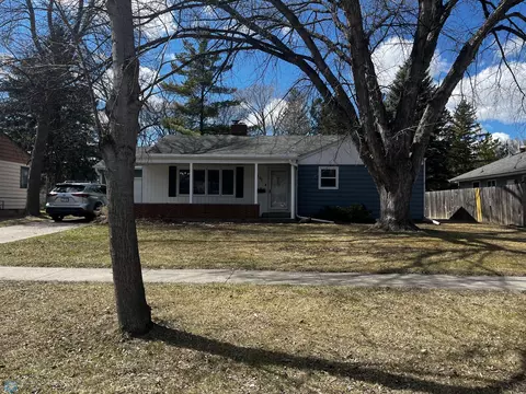 1807 12th St S, Moorhead, MN 56560