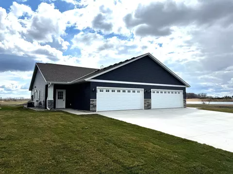 1188 Bluejay Dr SW, Hutchinson, MN 55350