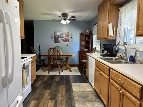 440 Cindy St, Windom, MN 56101 photo 9