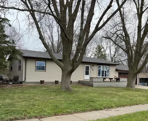 440 Cindy St, Windom, MN 56101