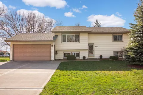 9723 Hemlock Ln N, Maple Grove, MN 55369