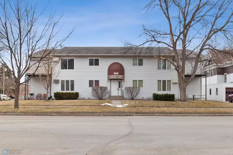 302 4th St S #204, Moorhead, MN 56560