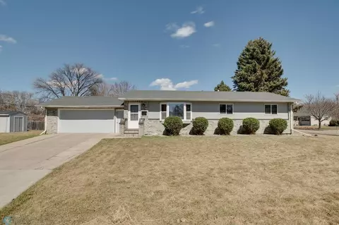 920 11th Ave N, Moorhead, MN 56560