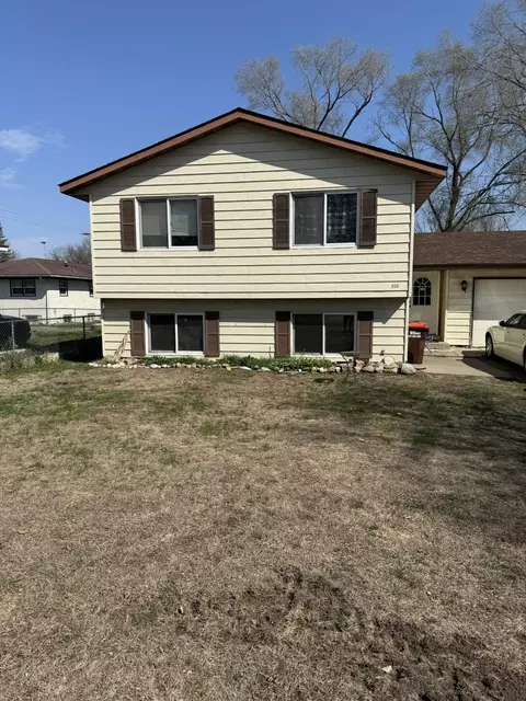 818 12th St W, Hastings, MN 55033