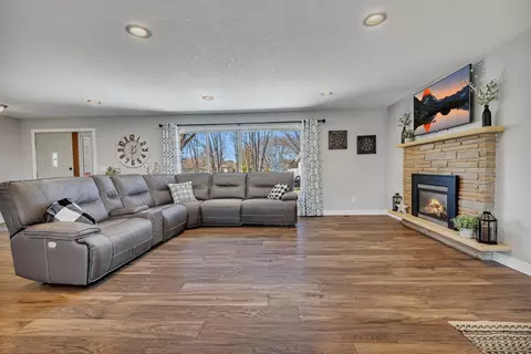 Living - 440 8th Ave N, Cold Spring, MN 56320 photo 4 of 6
