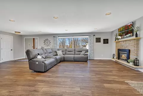 Living - 440 8th Ave N, Cold Spring, MN 56320 photo 2 of 6