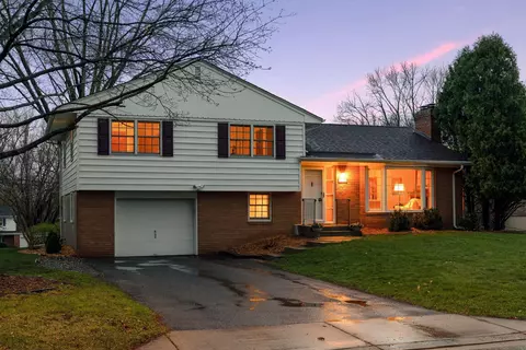 6665 Cortlawn Cir N, Golden Valley, MN 55426