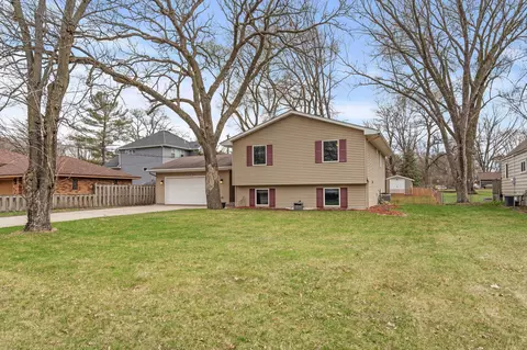 2812 Sherwood Rd, Mounds View, MN 55112