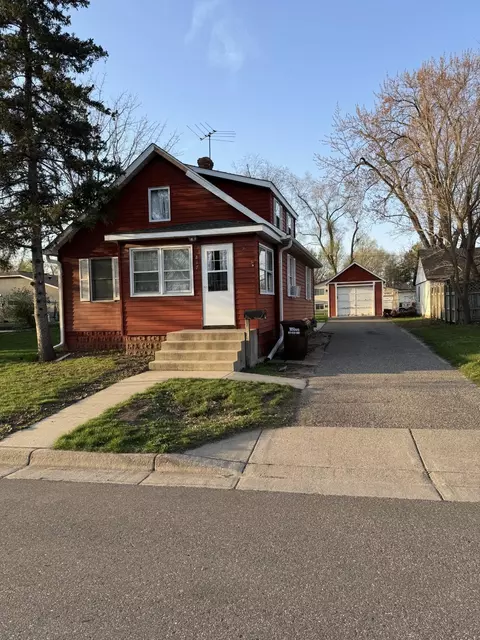 817 11th St W, Hastings, MN 55033