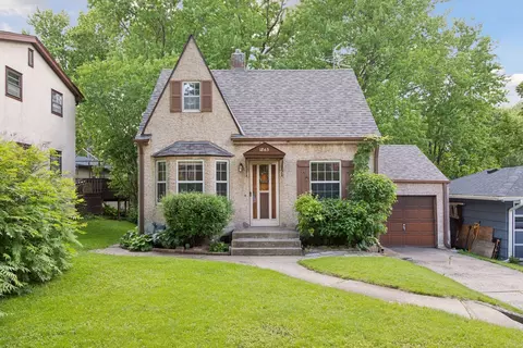 1865 Flandrau St, Maplewood, MN 55109
