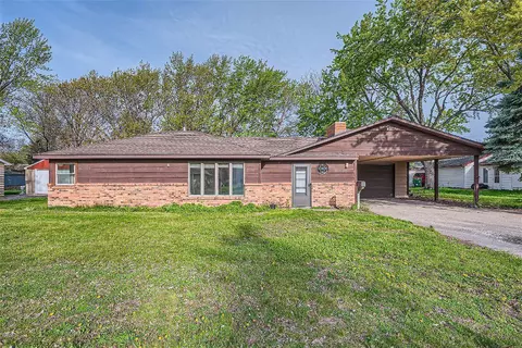 915 Queens Ln, Anoka, MN 55303