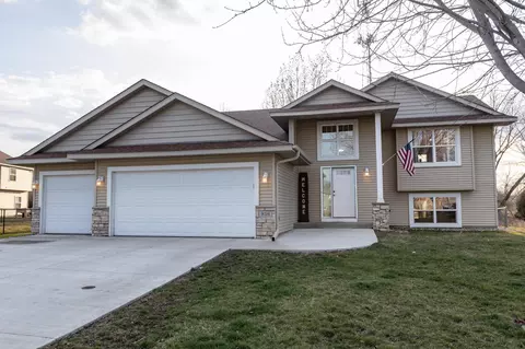 956 S Cedar St, Belle Plaine, MN 56011