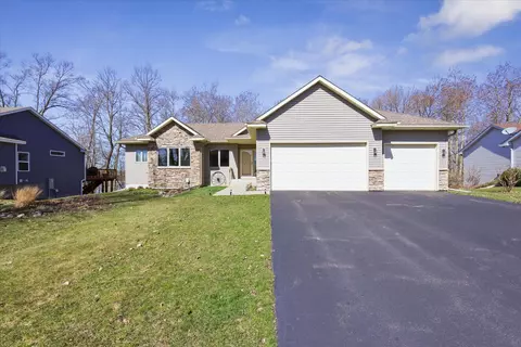 10442 Matthew Dr, Chisago City, MN 55013