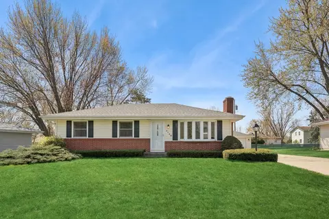 2140 Mapleview Ave E, Maplewood, MN 55109