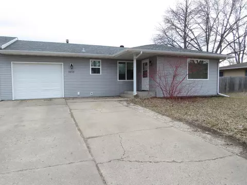 2213 15th St S, Fargo, ND 58103