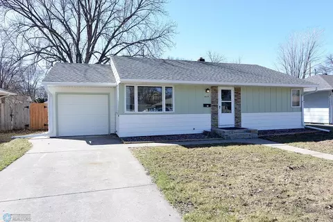 418 23rd Ave N, Fargo, ND 58102