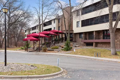 7510 Cahill Rd #310B, Edina, MN 55439