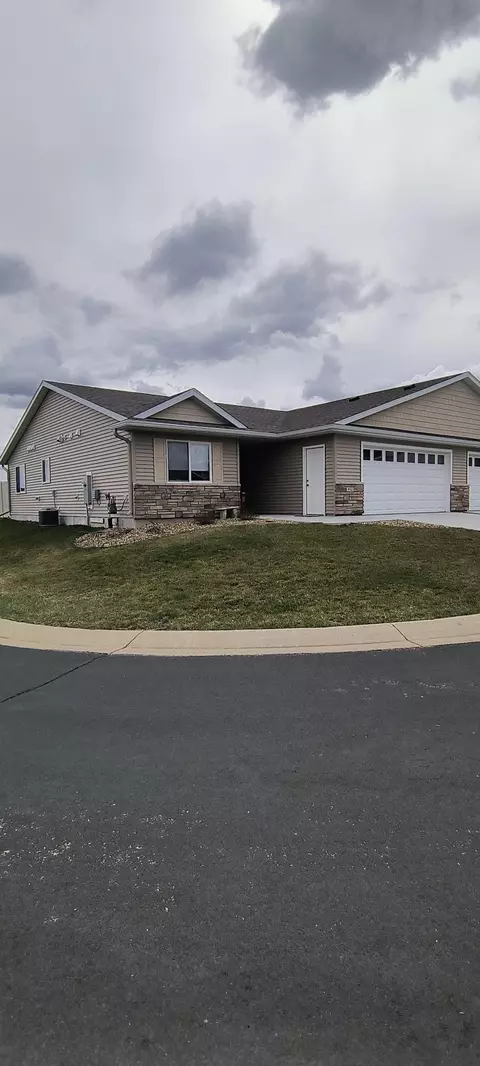 430 Buckshot Ct, Kenyon, MN 55946