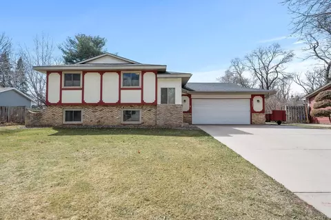 8392 Fairchild Ave, Mounds View, MN 55112