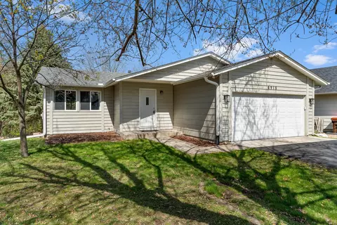 6918 27th St N, Oakdale, MN 55128