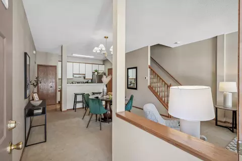 2564 Mallard Dr, Woodbury, MN 55125