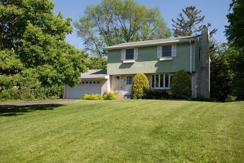 55 Iris St, Mahtomedi, MN 55115