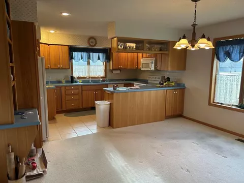 2406 10th St SW, Willmar, MN 56201 photo 3