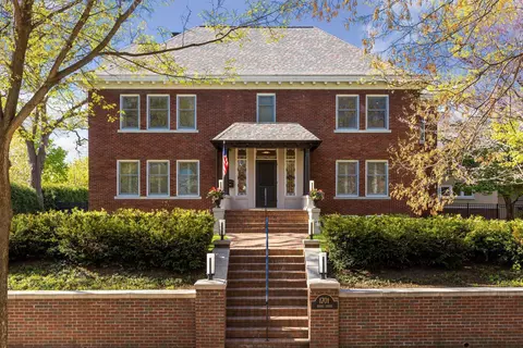 1701 Mount Curve Ave, Minneapolis, MN 55403