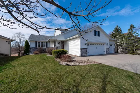 412 Thomas Dr, Eagle Lake, MN 56024