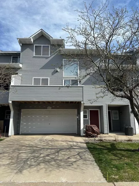 631 Woodduck Dr #J, Woodbury, MN 55125
