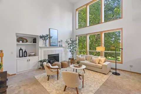 2713 Eagle Valley Dr, Woodbury, MN 55129