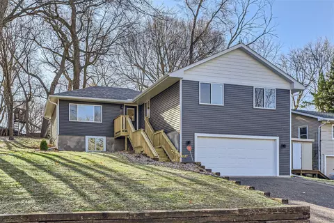 302 Glenmar Ave, Mahtomedi, MN 55115