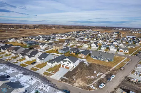 6701 72nd Ave S, Fargo, ND 58047