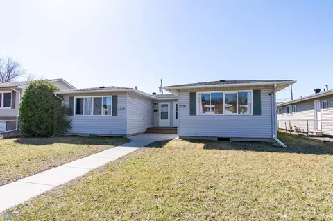 2216 9th Ave S, Fargo, ND 58103