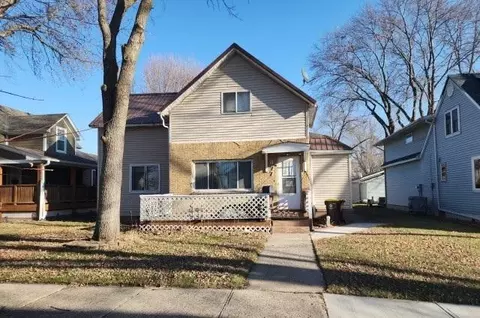 477 1st Ave SE, Wells, MN 56097