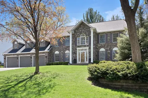 670 Brookside Ln, Mendota Heights, MN 55118