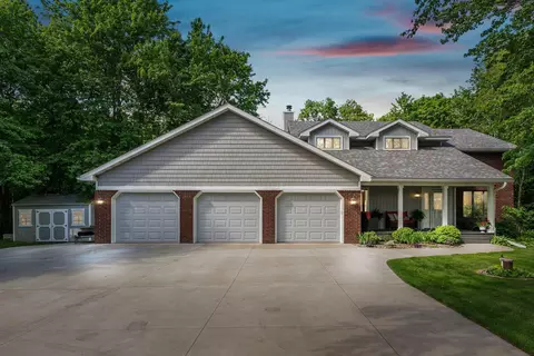 1096 Golden Oaks Ln, Hudson, WI 54016