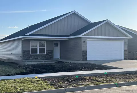 401 22nd Ave NW, Waseca, MN 56093