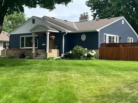 1020 Roma Ave, Roseville, MN 55113