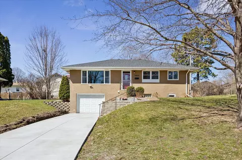 1877 Huron Ave, Roseville, MN 55113