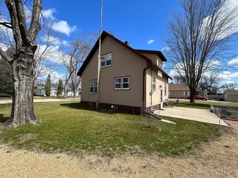Exterior - 328 E Schlieman Ave, Appleton, MN 56208 photo 7 of 10
