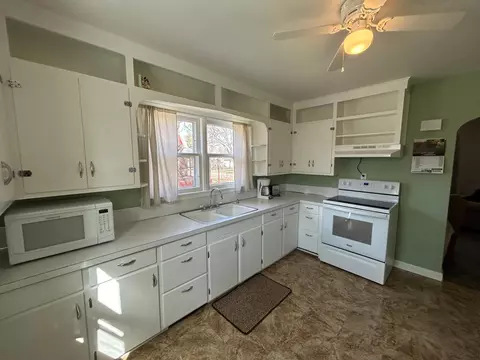 Kitchen - 328 E Schlieman Ave, Appleton, MN 56208 photo 2 of 3