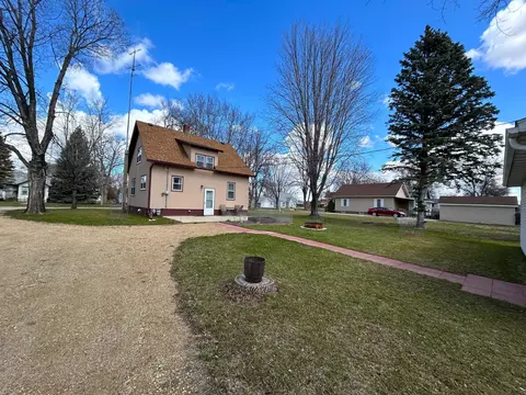 Exterior - 328 E Schlieman Ave, Appleton, MN 56208 photo 2 of 10