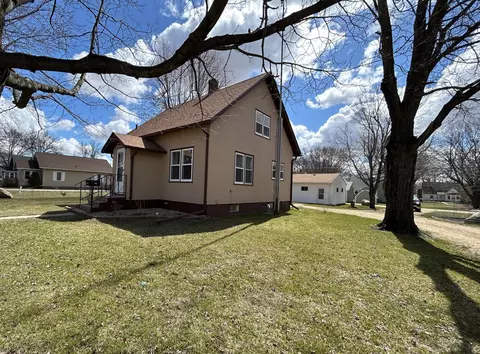Exterior - 328 E Schlieman Ave, Appleton, MN 56208 photo 8 of 10